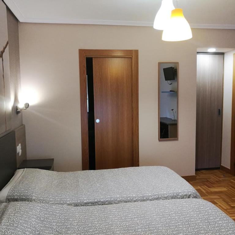 Pensión Santiago - Habitación Triple con baño - 9