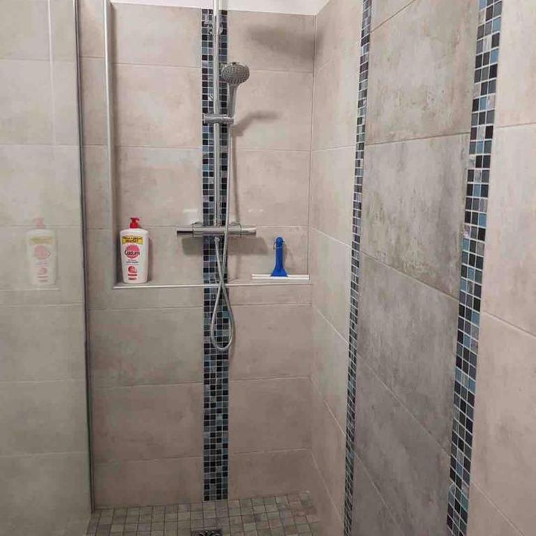 Appartement Prémium 2 grandes chambres, proches centre-ville et parking gratuit - Appartamento - 31