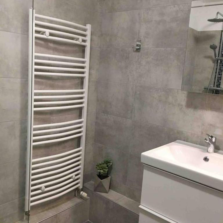 Appartement Prémium 2 grandes chambres, proches centre-ville et parking gratuit - Appartamento - 30