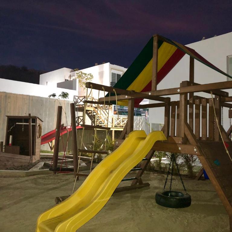 CASA EN PRIVADA FRENTE A LA PLAYA CON ALBERCA! - Three-Bedroom House - 11