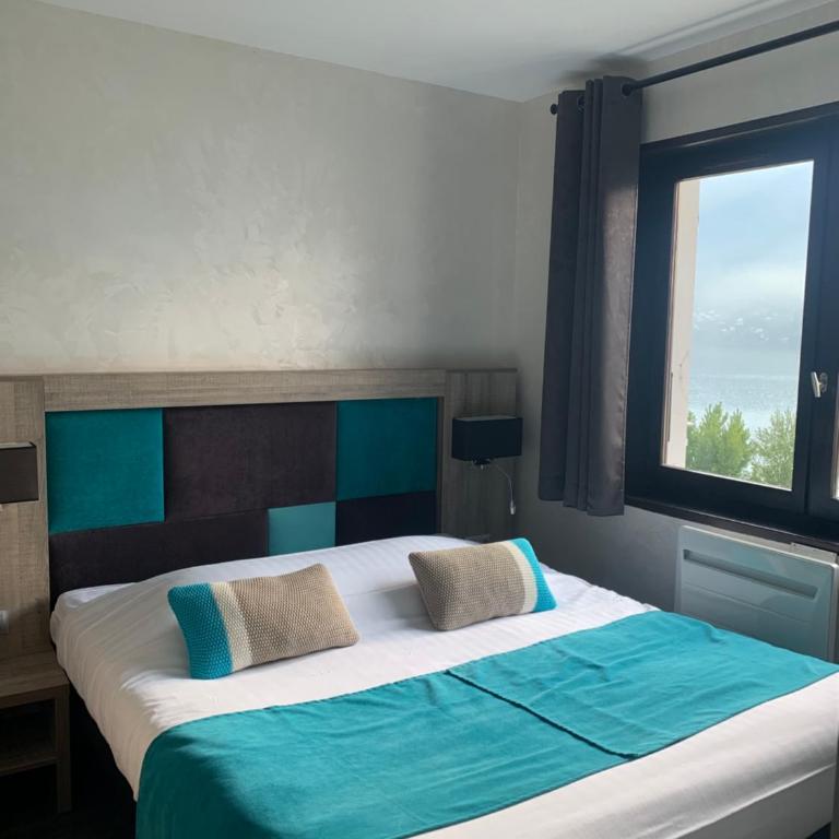 Hôtel Beauregard, The Originals Relais - Superior Family Room - Lake and Garden Side - 3