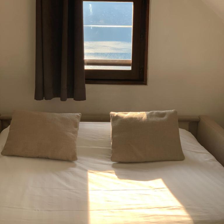 Hôtel Beauregard, The Originals Relais - Superior Family Room - Lake and Garden Side - 4