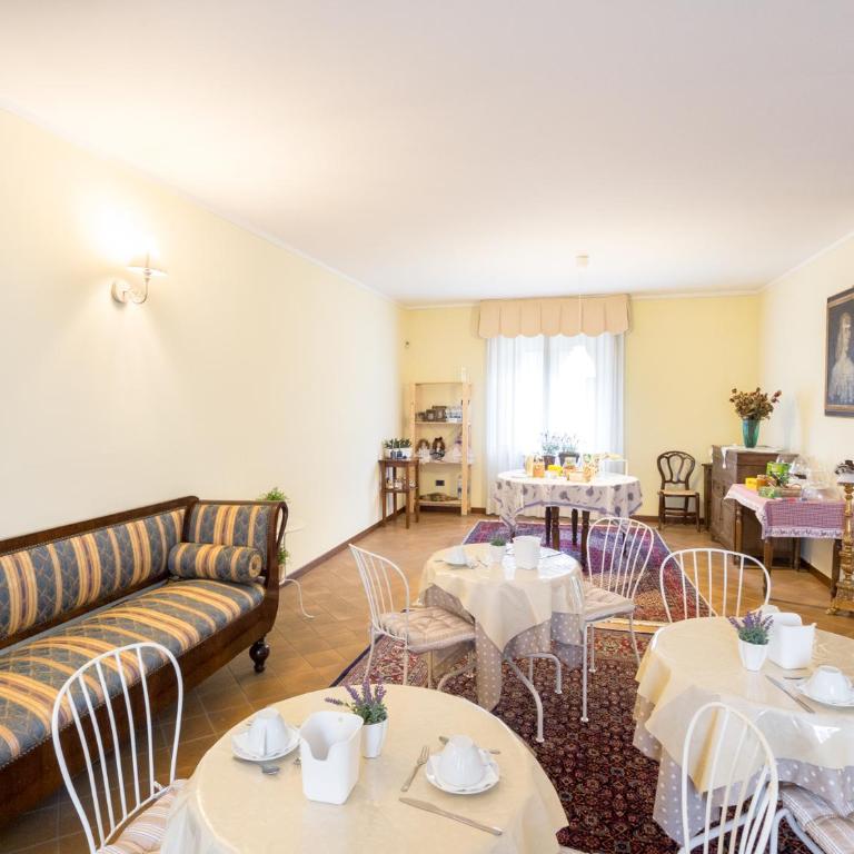 La Via Francigena B&B - Family Room with Balcony - 8