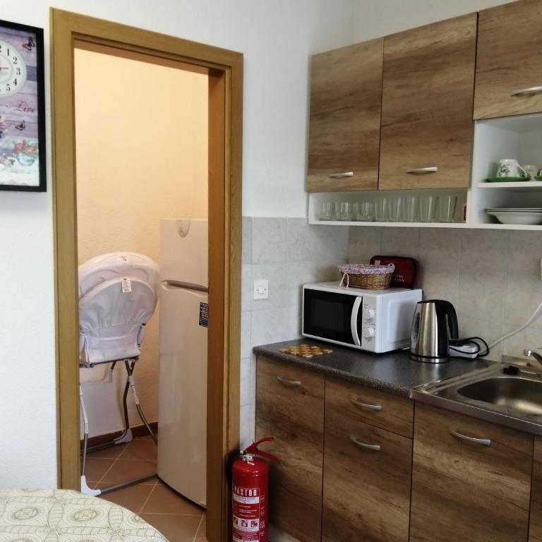 Amina River Apartment - Three-Bedroom Apartment with Lake View - 20