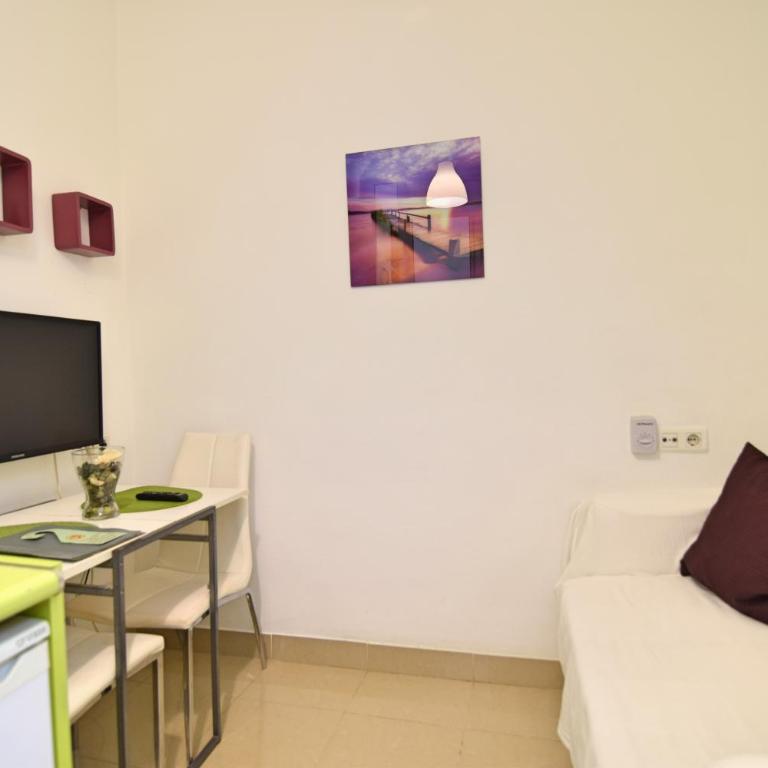 Apartamentos Marques De La Merced - Superior Studio - 12