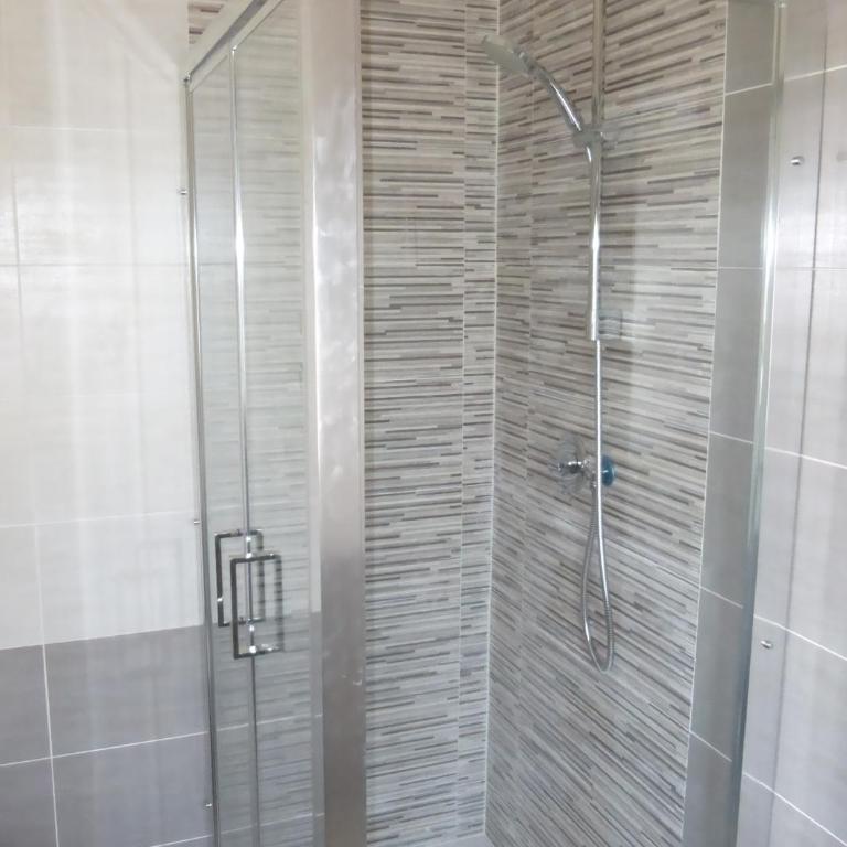 Chelu & Luna - Three-Bedroom Apartment - 36