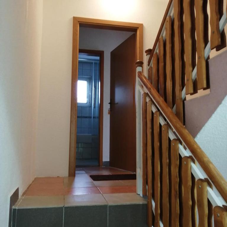 Amina River Apartment - Three-Bedroom Apartment with Lake View - 16