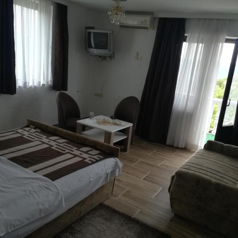 LAZAREV KONAK - Deluxe Double Room with Extra Bed - 5