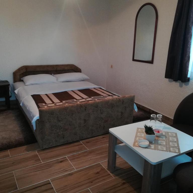 LAZAREV KONAK - Deluxe Double Room with Extra Bed - 4