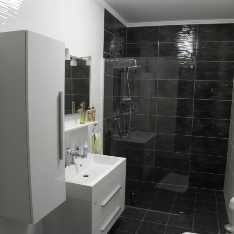 Hostel Nina Mostar - Triple Room with Shared Bathroom - 5