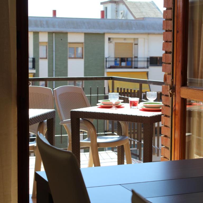 Chelu & Luna - Three-Bedroom Apartment - 10