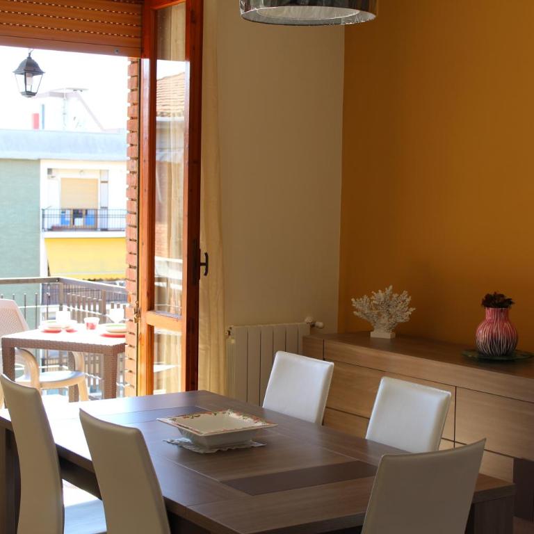 Chelu & Luna - Three-Bedroom Apartment - 9