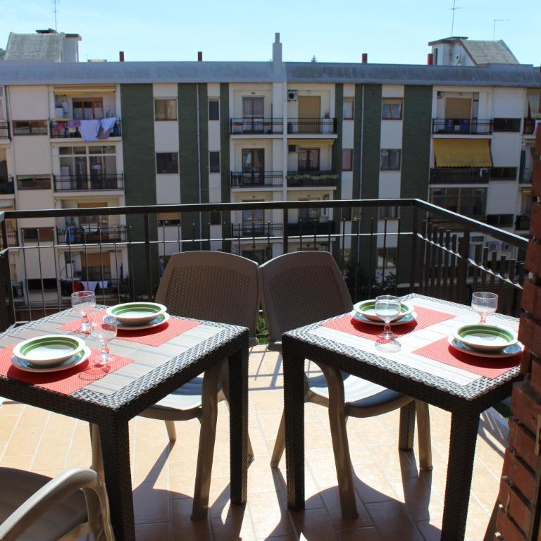 Chelu & Luna - Three-Bedroom Apartment - 12