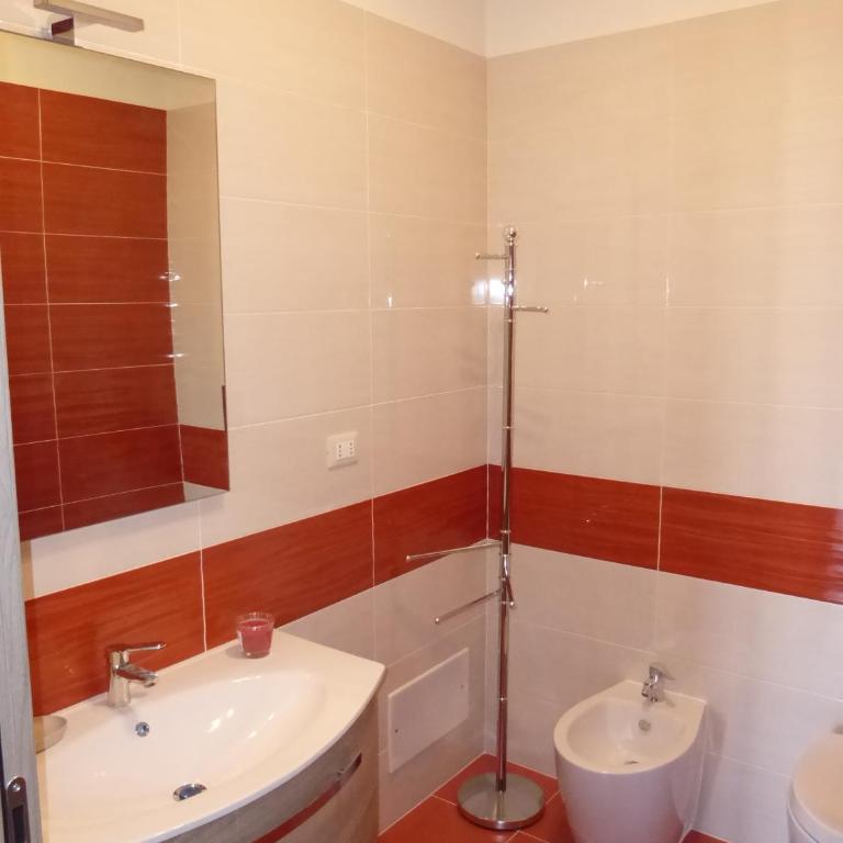 Chelu & Luna - Three-Bedroom Apartment - 45
