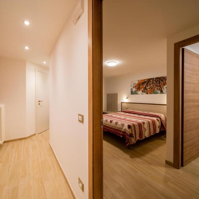 Chambres d'hôtel à Rosy - Camera Matrimoniale Superior - 2