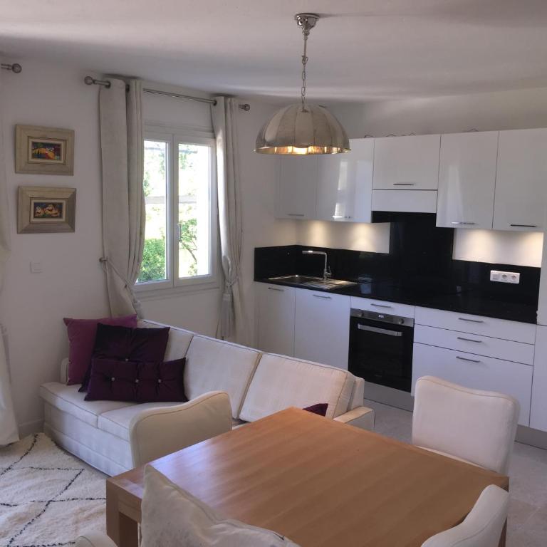 Villa Louise-Rose - Apartment with Garden View - 13