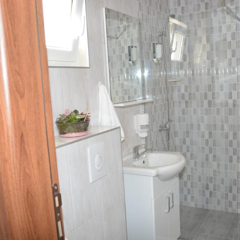 Apartmani Gaga - Apartment with Mountain View - 28