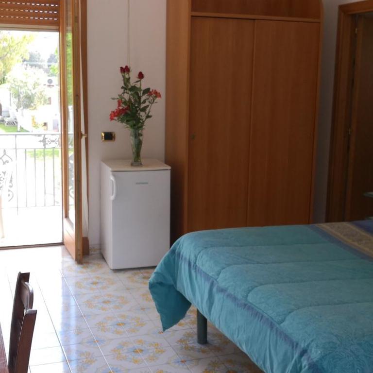 Villaggio "Camping Pompei" Bungalow - Camera Familiare Deluxe - 1