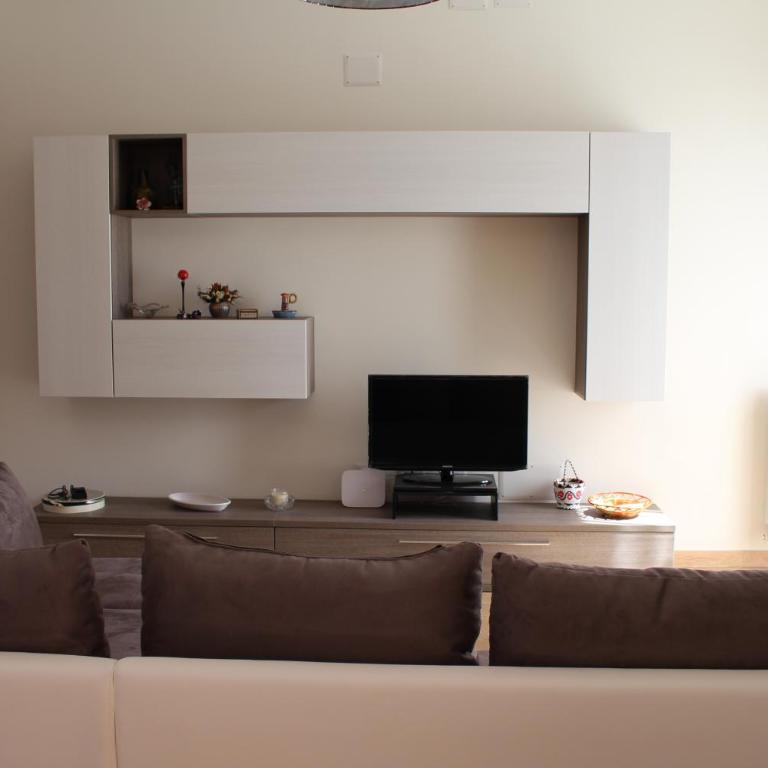 Chelu & Luna - Three-Bedroom Apartment - 3
