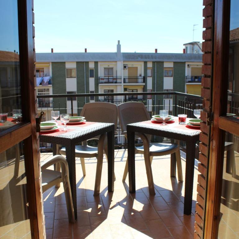 Chelu & Luna - Three-Bedroom Apartment - 13