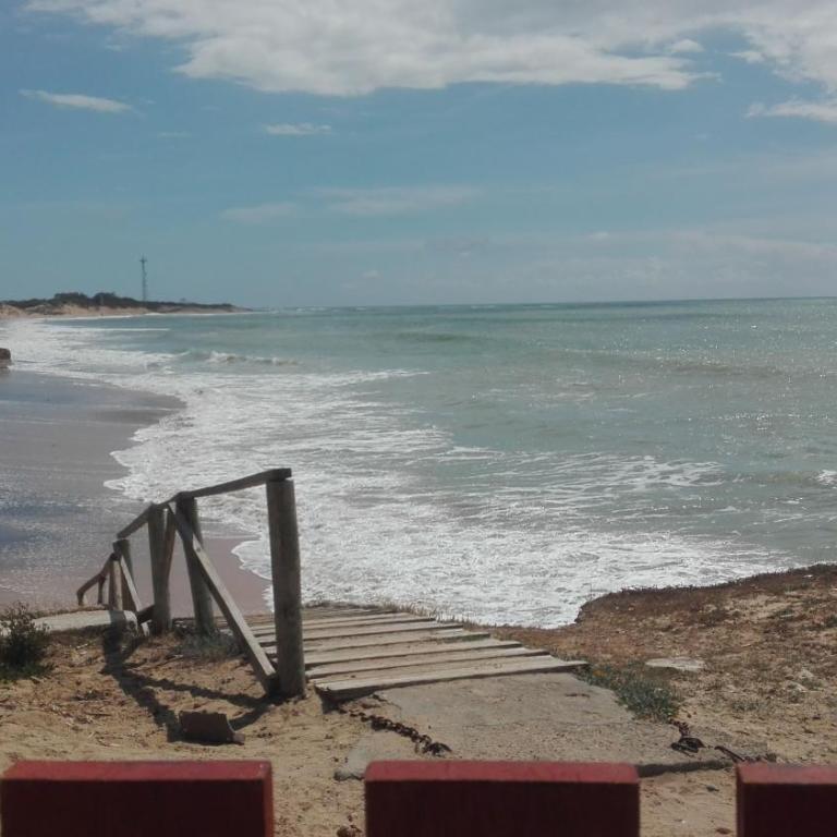 En Finca Las Dunas dos Chalets con jacuzzis en primera linea de playa , uno de 4 dormitorios y otro de 2 dormitorios, Llama al Seiscientos veintisiete Cuatrocientos diecisiete Trescientos noventa y ocho - Bungalow frente a la playa - 8