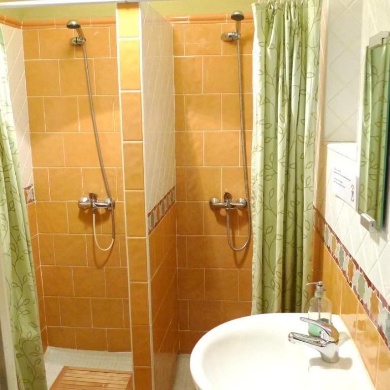 Villa Alicia Guest House - Double Room with Shared Bathroom - 21