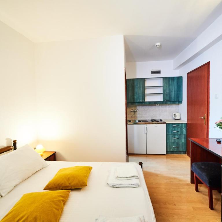 Family Apartments Mont Budva - Studio - 10