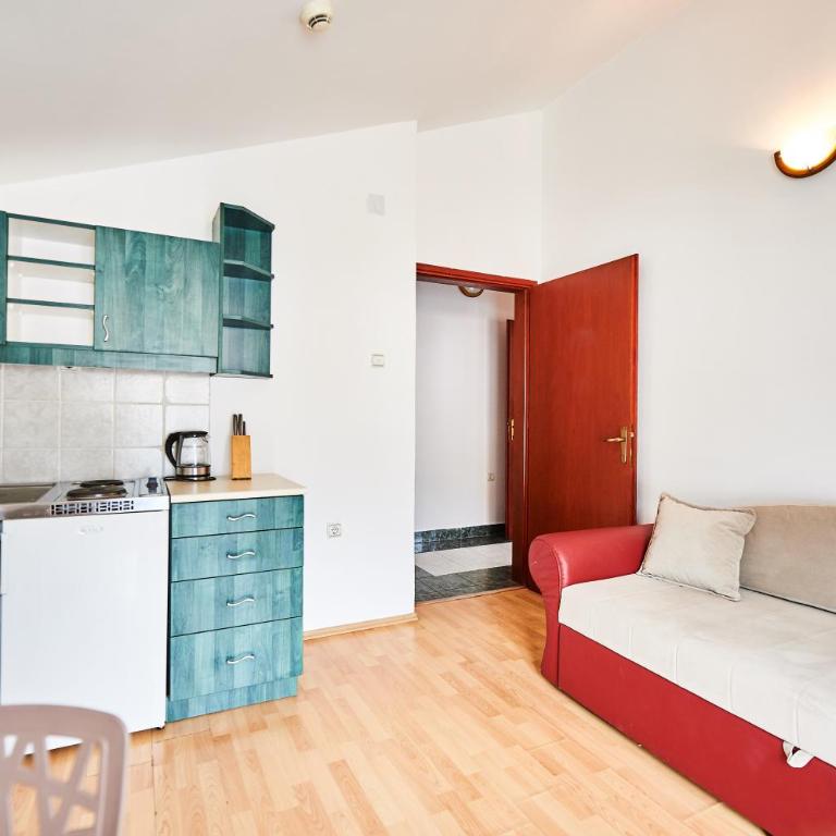 Family Apartments Mont Budva - Porodični Apartman s 1 Spavaćom Sobom i Terasom - 11