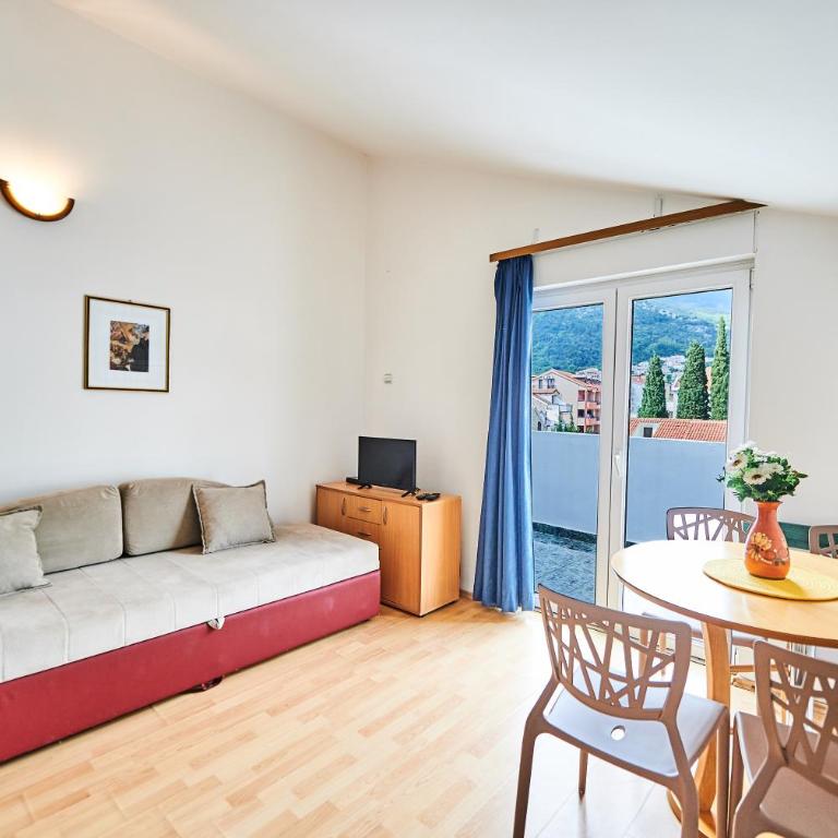 Family Apartments Mont Budva - Porodični Apartman s 1 Spavaćom Sobom i Terasom - 1