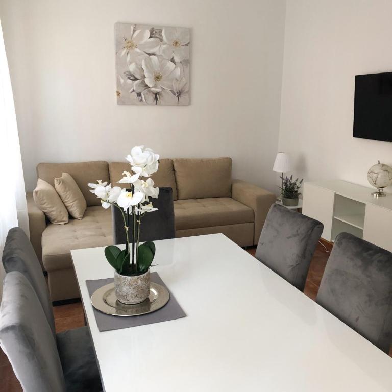 41 Calle Espronceda - Two-Bedroom Apartment - 4