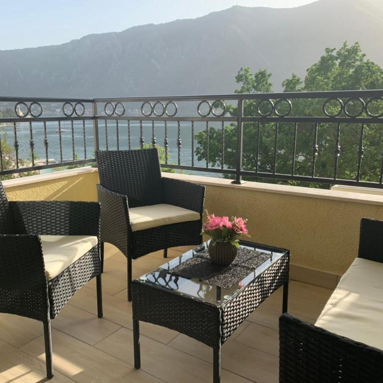 Absolute Apartman - Two-Bedroom Apartment - 4