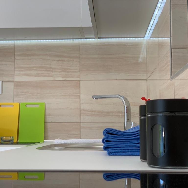Absolute Apartman - Two-Bedroom Apartment - 19