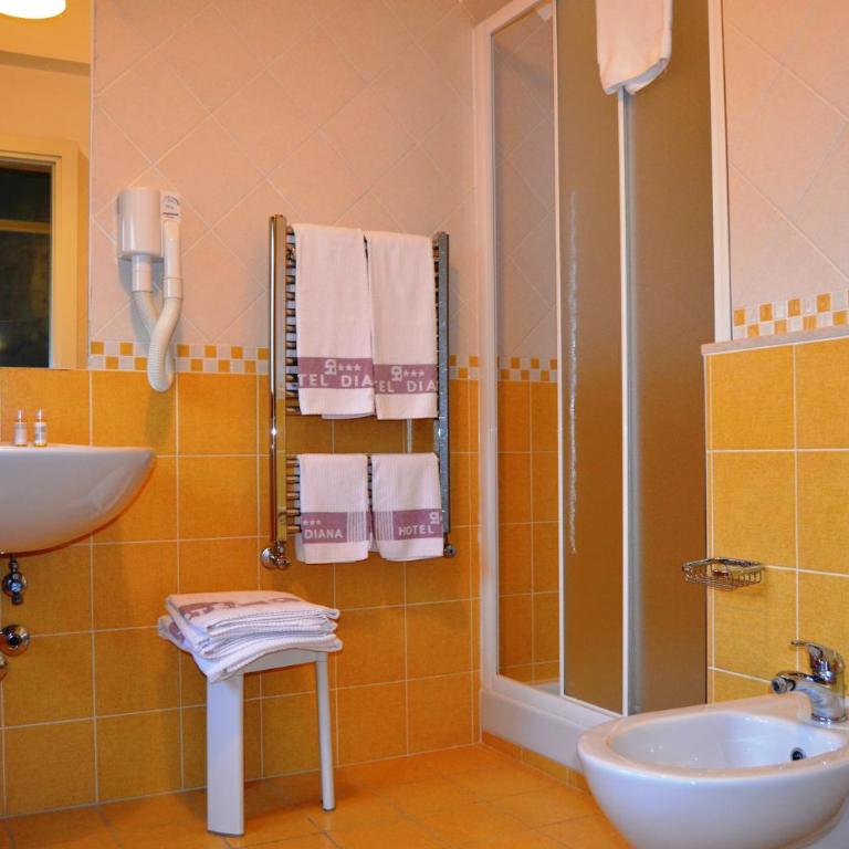 Diana Inn Accommodations - Camera Matrimoniale - 7