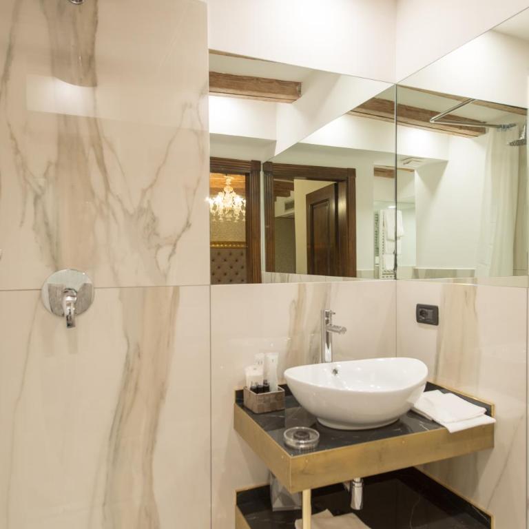 Palazzo Bembo - Exclusive Accommodation - Camera Matrimoniale Classic - 6