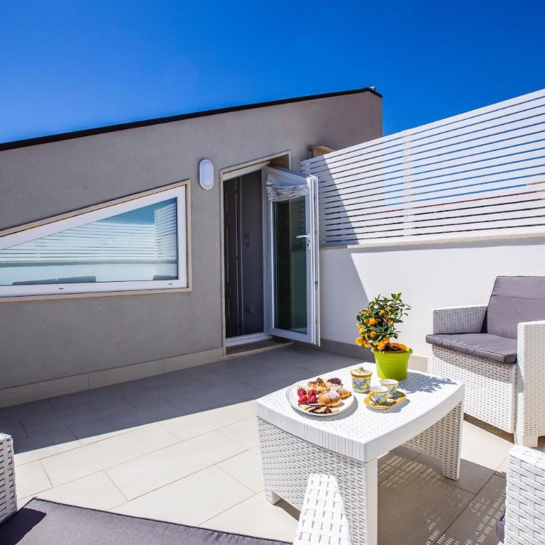 Aruci b&b - Triple Room with Terrace - 1
