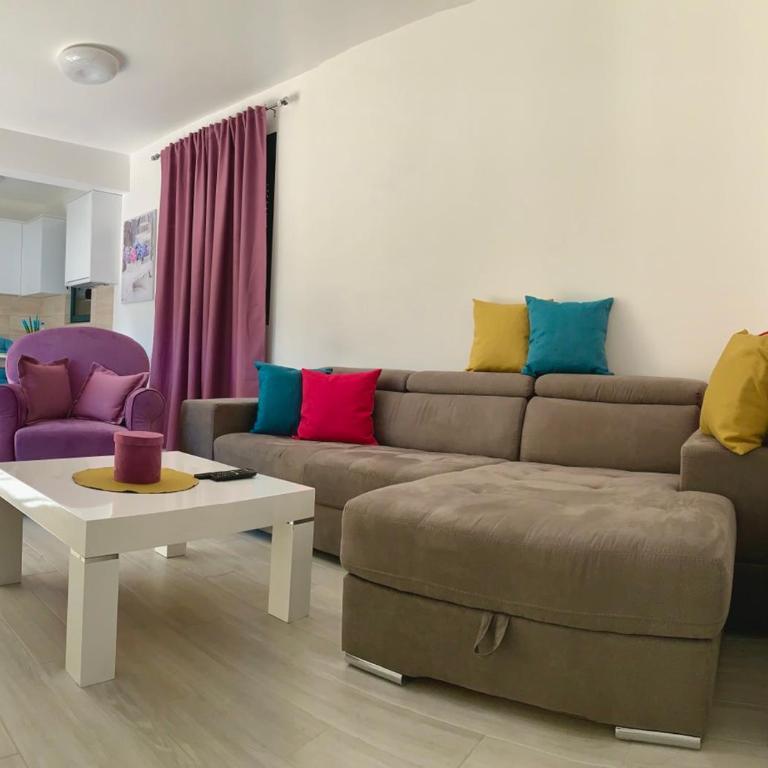 Absolute Apartman - Two-Bedroom Apartment - 9