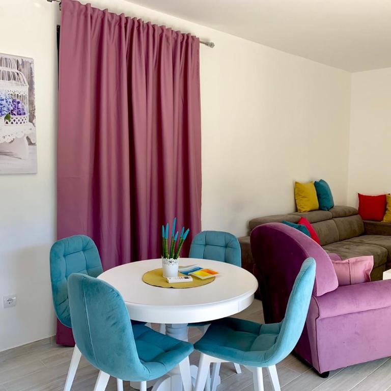 Absolute Apartman - Two-Bedroom Apartment - 8