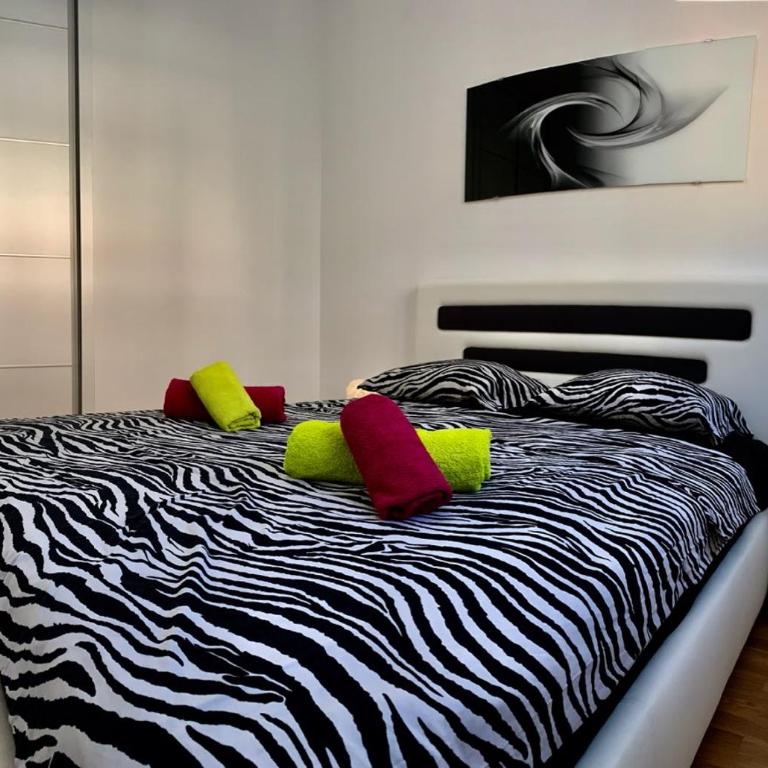 Absolute Apartman - Two-Bedroom Apartment - 22