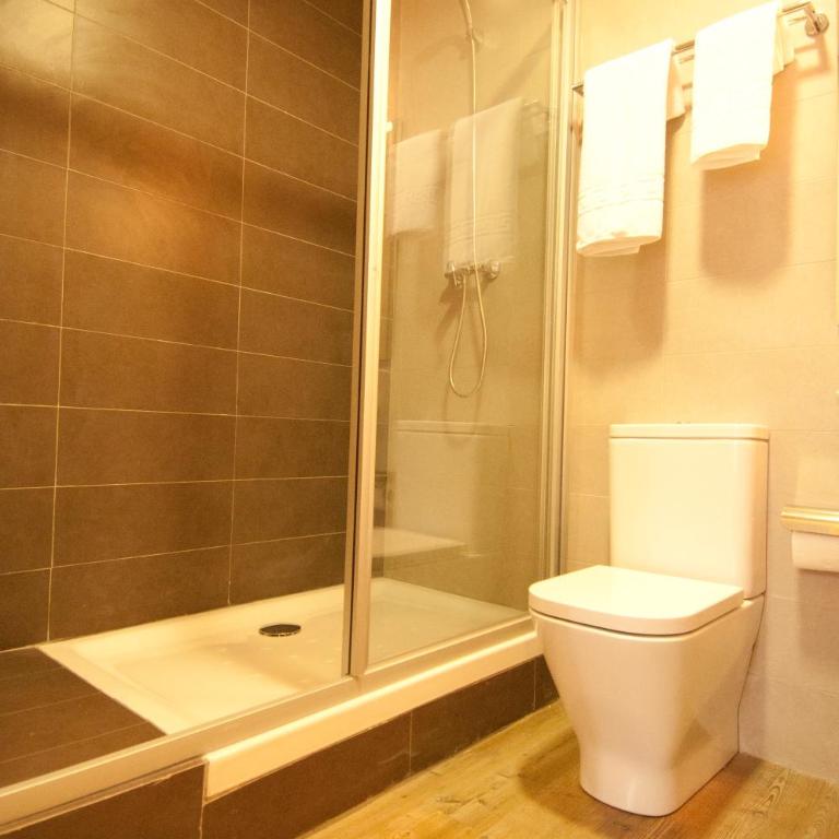 Hostal Live Barcelona - Triple Room - 19