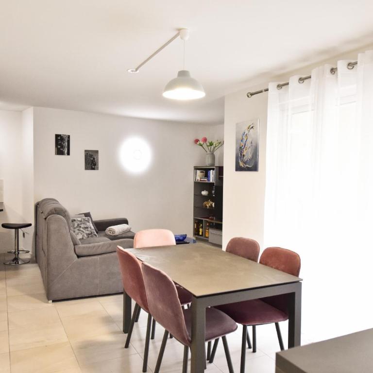 2-Br with Terrace and Pool in the Heart of Palm Beach - Appartement - 2