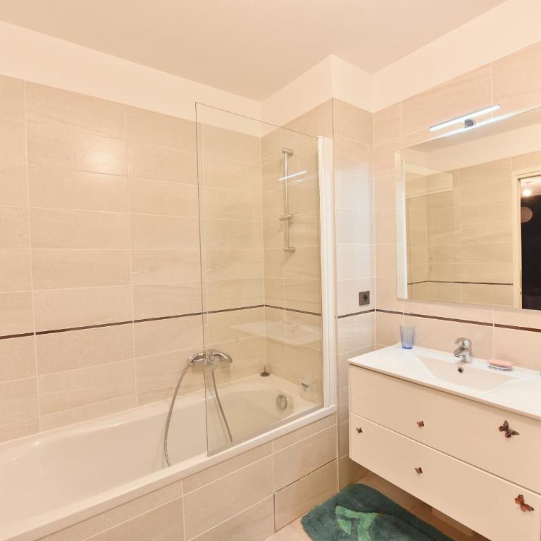 2-Br with Terrace and Pool in the Heart of Palm Beach - Appartement - 16