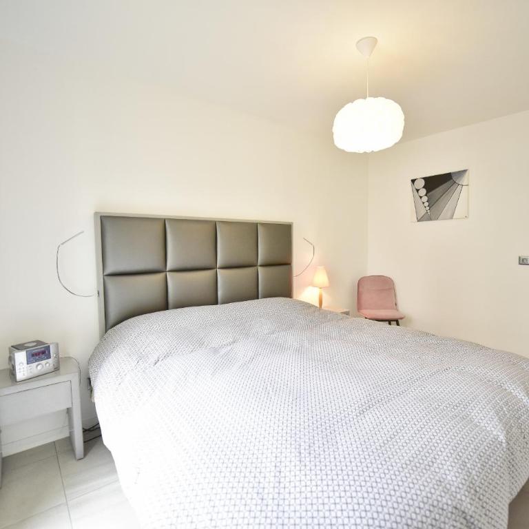 2-Br with Terrace and Pool in the Heart of Palm Beach - Appartement - 12