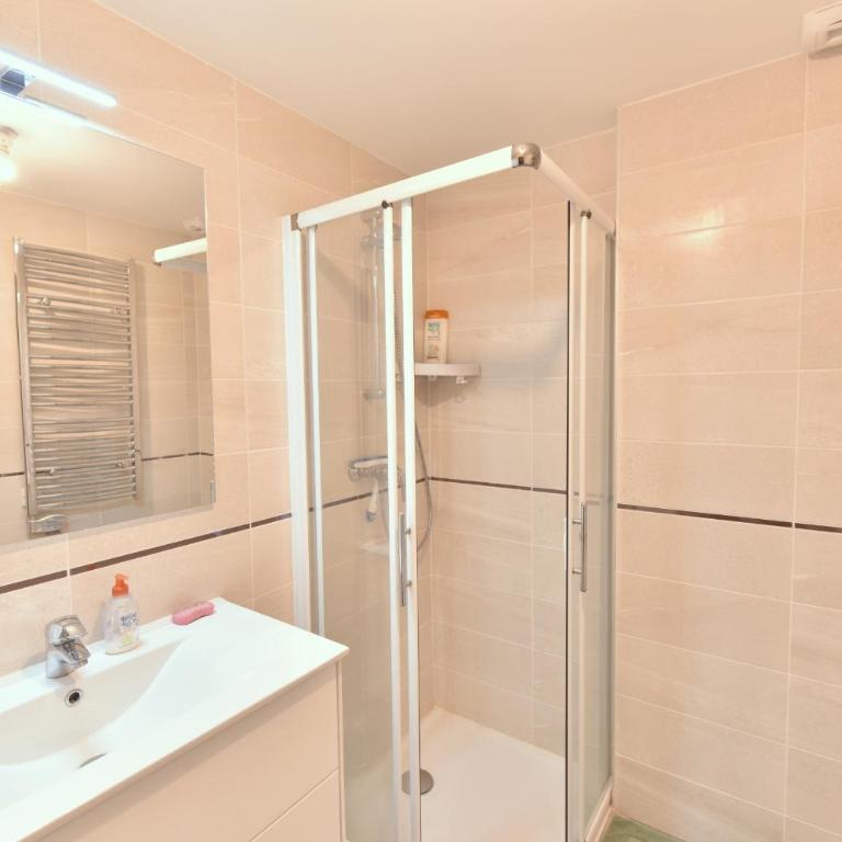 2-Br with Terrace and Pool in the Heart of Palm Beach - Appartement - 14