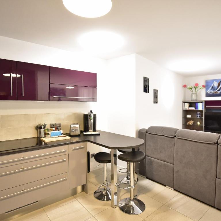 2-Br with Terrace and Pool in the Heart of Palm Beach - Appartement - 9