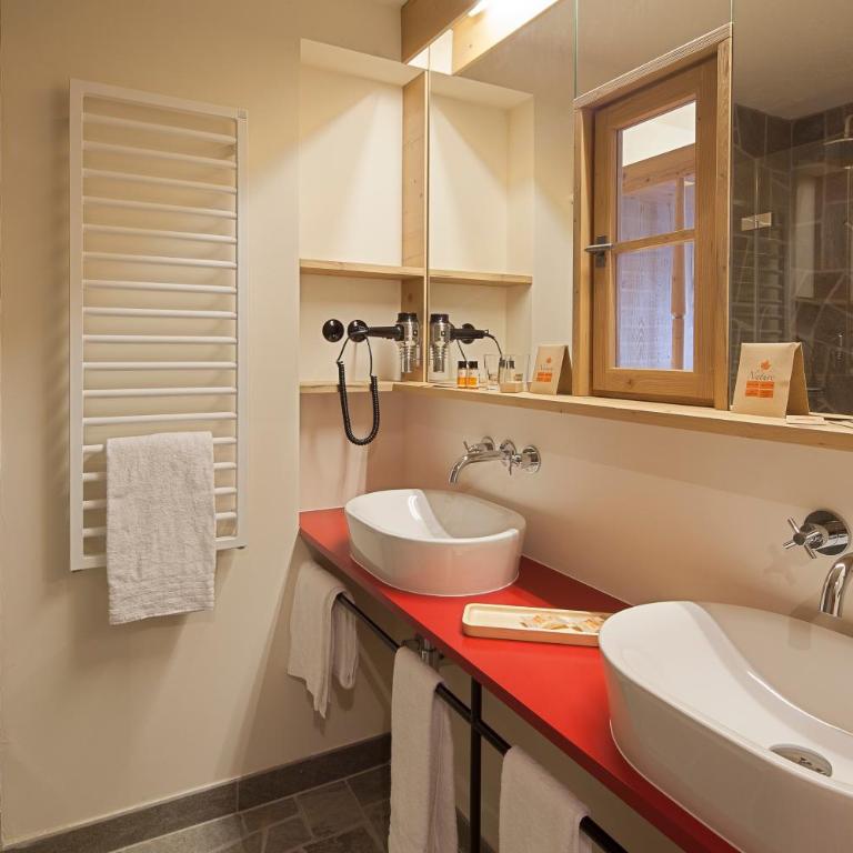 Hotel Oberstdorf - Dreibettzimmer mit Bergblick und Balkon - 8