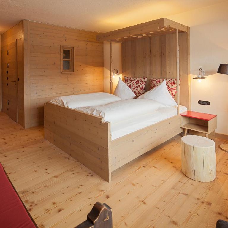 Hotel Oberstdorf - Dreibettzimmer mit Bergblick und Balkon - 6