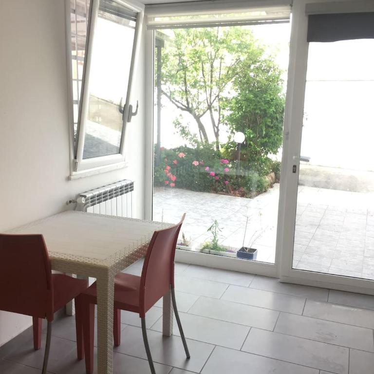 White Home. Casa Relax, piscina, free wi-fi & posto auto. - Casa con 1 Camera da Letto - 10