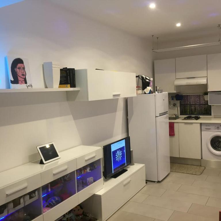 White Home. Casa Relax, piscina, free wi-fi & posto auto. - Casa con 1 Camera da Letto - 6