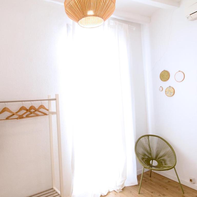 Bed and Beach Barcelona Apartments - Standard Apartment - 25