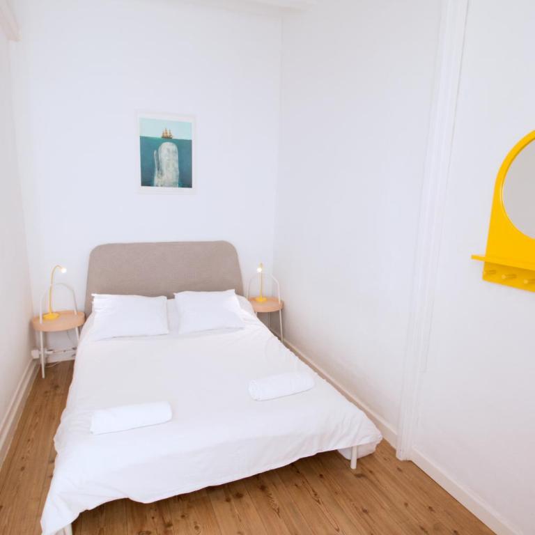 Bed and Beach Barcelona Apartments - Standard Apartment - 24
